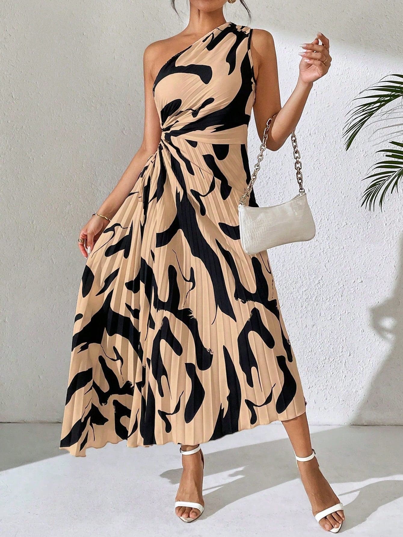 Vestido Longo Plissado Assimétrico Castanho